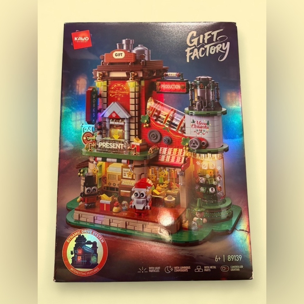 Christmas Gift Factory Building Blocks Set 2775 pcs Light-Up DIY Holiday Village - Picture 3 of 15